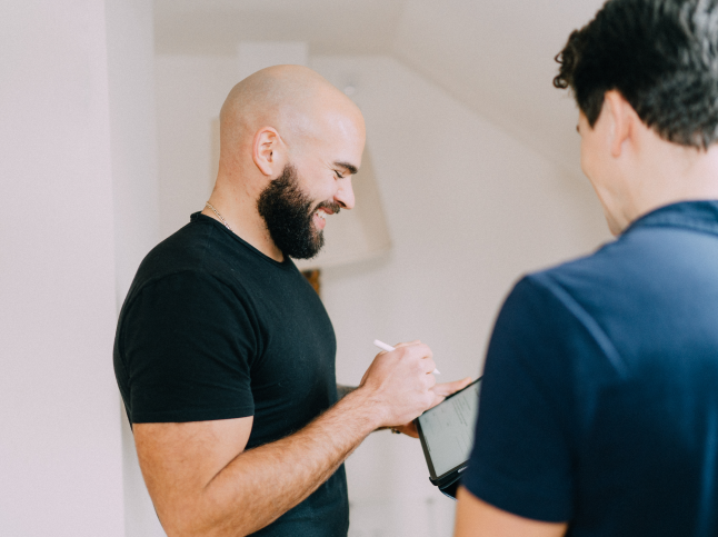 Raphael Lehner beim Verkaufen